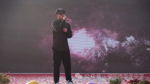 邵陽市華龍育英高級(jí)中學(xué)有限公司,邵陽中學(xué)教育,高中教育,師資雄厚,名優(yōu)教師